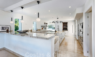 Elegante, Spaanse luxevilla te koop met privé tennisbaan in een afgesloten woonwijk in La Quinta, Benahavis - Marbella 50399 