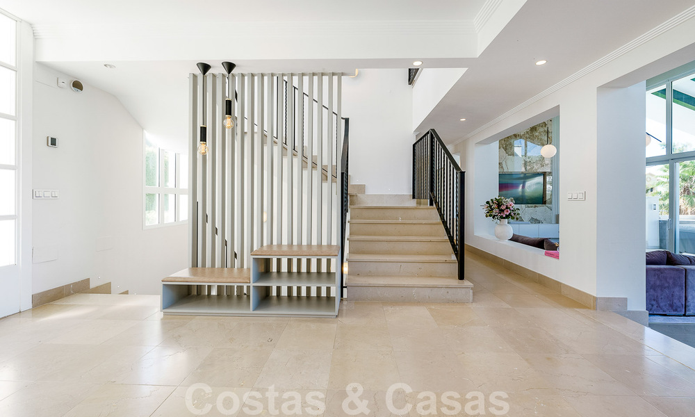 Elegante, Spaanse luxevilla te koop met privé tennisbaan in een afgesloten woonwijk in La Quinta, Benahavis - Marbella 50404