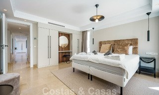 Elegante, Spaanse luxevilla te koop met privé tennisbaan in een afgesloten woonwijk in La Quinta, Benahavis - Marbella 50410 