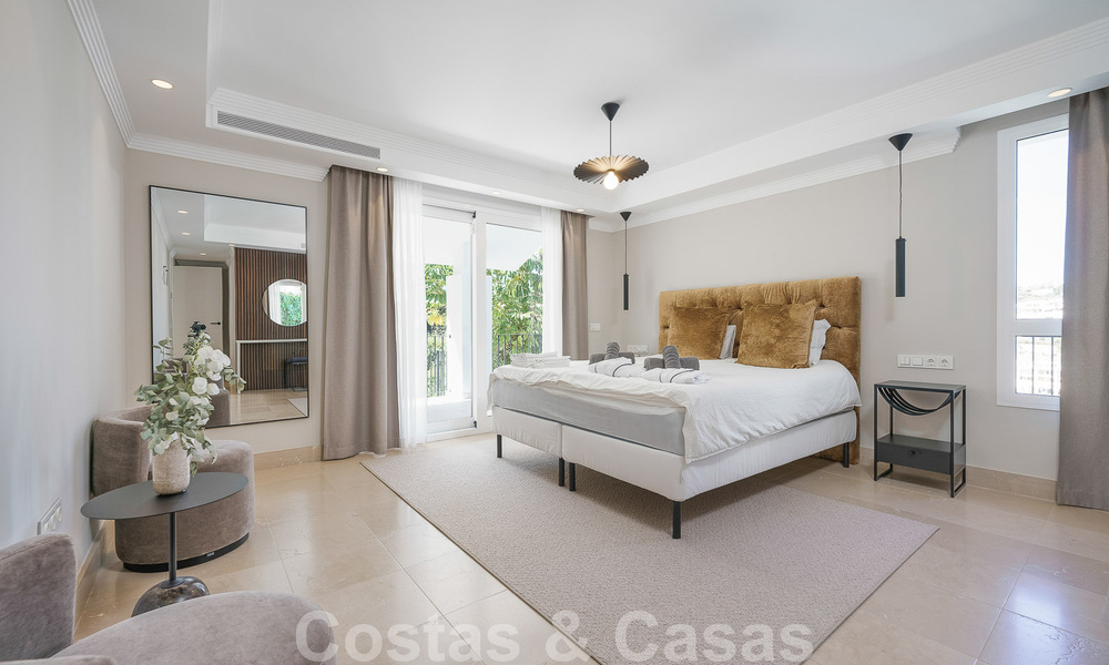 Elegante, Spaanse luxevilla te koop met privé tennisbaan in een afgesloten woonwijk in La Quinta, Benahavis - Marbella 50414