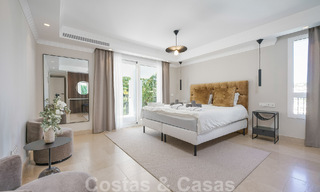 Elegante, Spaanse luxevilla te koop met privé tennisbaan in een afgesloten woonwijk in La Quinta, Benahavis - Marbella 50414 