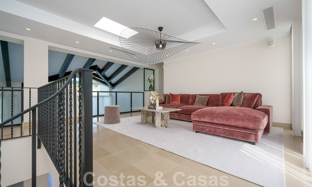 Elegante, Spaanse luxevilla te koop met privé tennisbaan in een afgesloten woonwijk in La Quinta, Benahavis - Marbella 50417