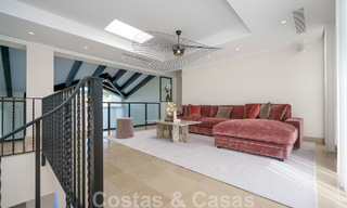 Elegante, Spaanse luxevilla te koop met privé tennisbaan in een afgesloten woonwijk in La Quinta, Benahavis - Marbella 50417 
