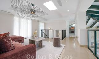 Elegante, Spaanse luxevilla te koop met privé tennisbaan in een afgesloten woonwijk in La Quinta, Benahavis - Marbella 50418 