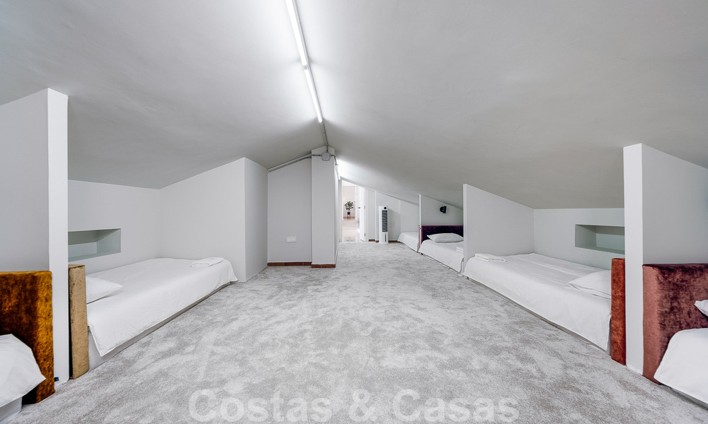 Elegante, Spaanse luxevilla te koop met privé tennisbaan in een afgesloten woonwijk in La Quinta, Benahavis - Marbella 50419