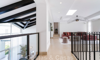 Elegante, Spaanse luxevilla te koop met privé tennisbaan in een afgesloten woonwijk in La Quinta, Benahavis - Marbella 50420 