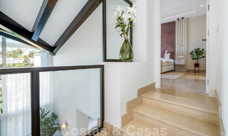Elegante, Spaanse luxevilla te koop met privé tennisbaan in een afgesloten woonwijk in La Quinta, Benahavis - Marbella 50422 