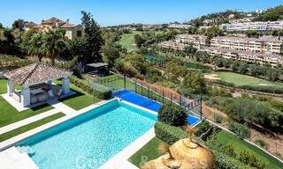Elegante, Spaanse luxevilla te koop met privé tennisbaan in een afgesloten woonwijk in La Quinta, Benahavis - Marbella 50428 