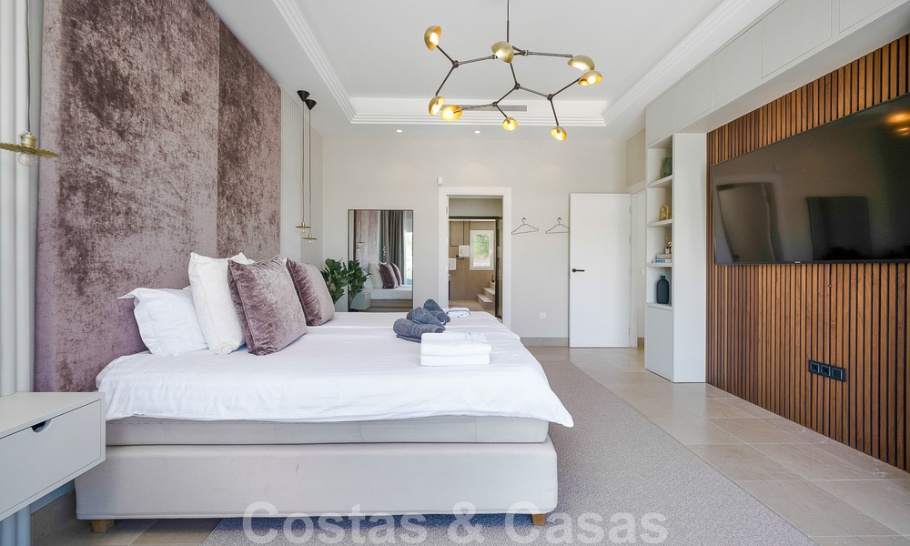 Elegante, Spaanse luxevilla te koop met privé tennisbaan in een afgesloten woonwijk in La Quinta, Benahavis - Marbella 50430