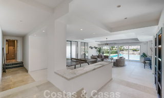 Elegante, Spaanse luxevilla te koop met privé tennisbaan in een afgesloten woonwijk in La Quinta, Benahavis - Marbella 50434 