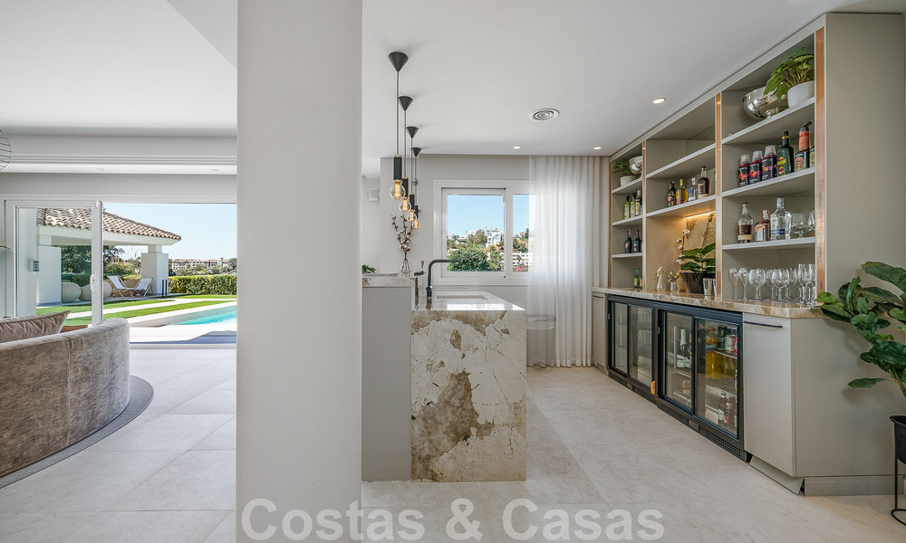 Elegante, Spaanse luxevilla te koop met privé tennisbaan in een afgesloten woonwijk in La Quinta, Benahavis - Marbella 50437