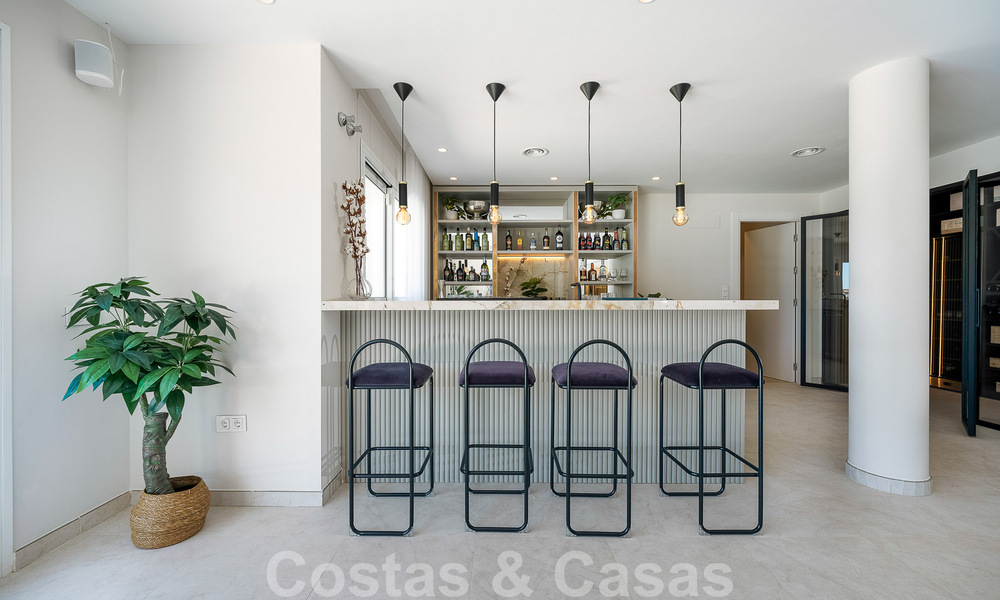 Elegante, Spaanse luxevilla te koop met privé tennisbaan in een afgesloten woonwijk in La Quinta, Benahavis - Marbella 50438