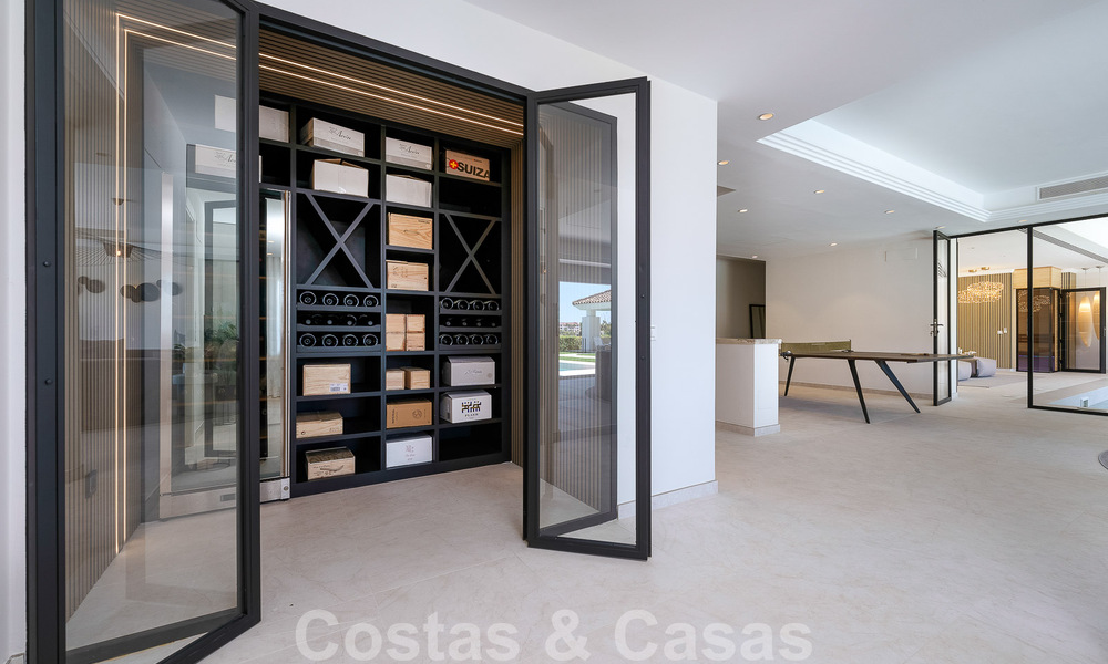 Elegante, Spaanse luxevilla te koop met privé tennisbaan in een afgesloten woonwijk in La Quinta, Benahavis - Marbella 50439
