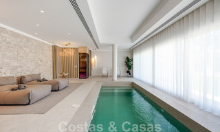 Elegante, Spaanse luxevilla te koop met privé tennisbaan in een afgesloten woonwijk in La Quinta, Benahavis - Marbella 50441 
