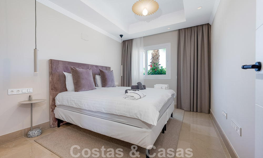 Elegante, Spaanse luxevilla te koop met privé tennisbaan in een afgesloten woonwijk in La Quinta, Benahavis - Marbella 50443