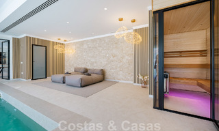 Elegante, Spaanse luxevilla te koop met privé tennisbaan in een afgesloten woonwijk in La Quinta, Benahavis - Marbella 50444 
