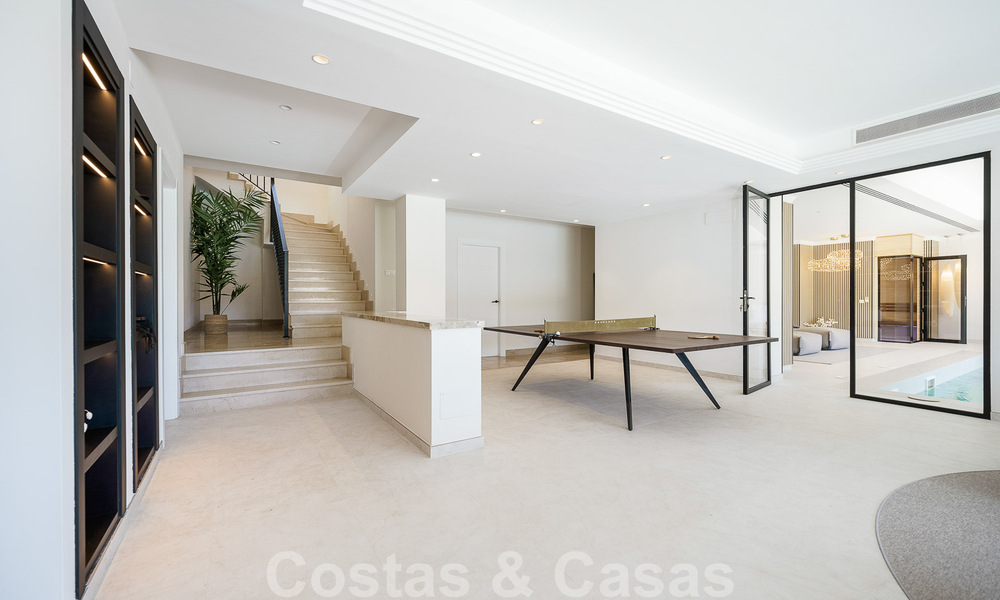 Elegante, Spaanse luxevilla te koop met privé tennisbaan in een afgesloten woonwijk in La Quinta, Benahavis - Marbella 50448