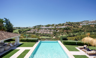 Elegante, Spaanse luxevilla te koop met privé tennisbaan in een afgesloten woonwijk in La Quinta, Benahavis - Marbella 50452 