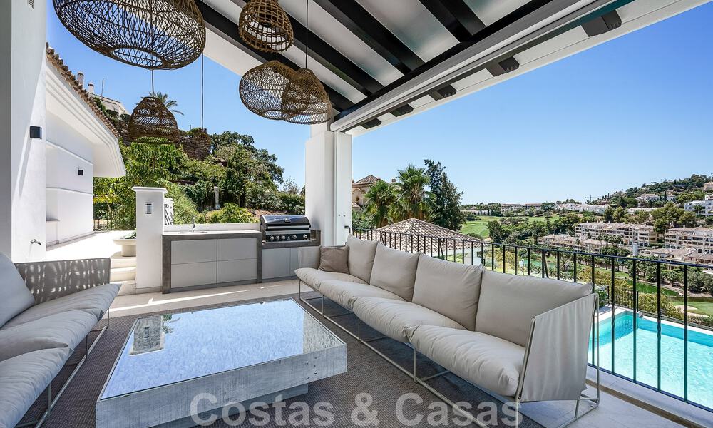 Elegante, Spaanse luxevilla te koop met privé tennisbaan in een afgesloten woonwijk in La Quinta, Benahavis - Marbella 50453