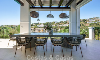 Elegante, Spaanse luxevilla te koop met privé tennisbaan in een afgesloten woonwijk in La Quinta, Benahavis - Marbella 50454 