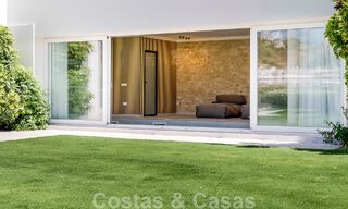 Elegante, Spaanse luxevilla te koop met privé tennisbaan in een afgesloten woonwijk in La Quinta, Benahavis - Marbella 50460 