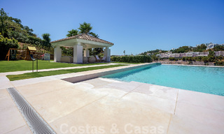 Elegante, Spaanse luxevilla te koop met privé tennisbaan in een afgesloten woonwijk in La Quinta, Benahavis - Marbella 50463 