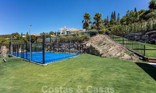 Elegante, Spaanse luxevilla te koop met privé tennisbaan in een afgesloten woonwijk in La Quinta, Benahavis - Marbella 50467 