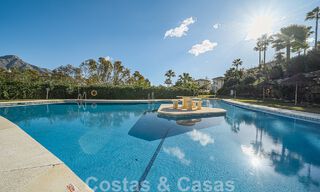 2 exclusieve appartementen te koop met een ruim terras, privézwembad en uitzicht op de La concha berg te Nueva Andalucia, Marbella 50112 