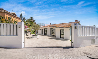 Instapklaar! Eén niveau villa te koop met 4 slaapkamers, op 400m van het strand op de New Golden Mile, Marbella - Estepona 50001 