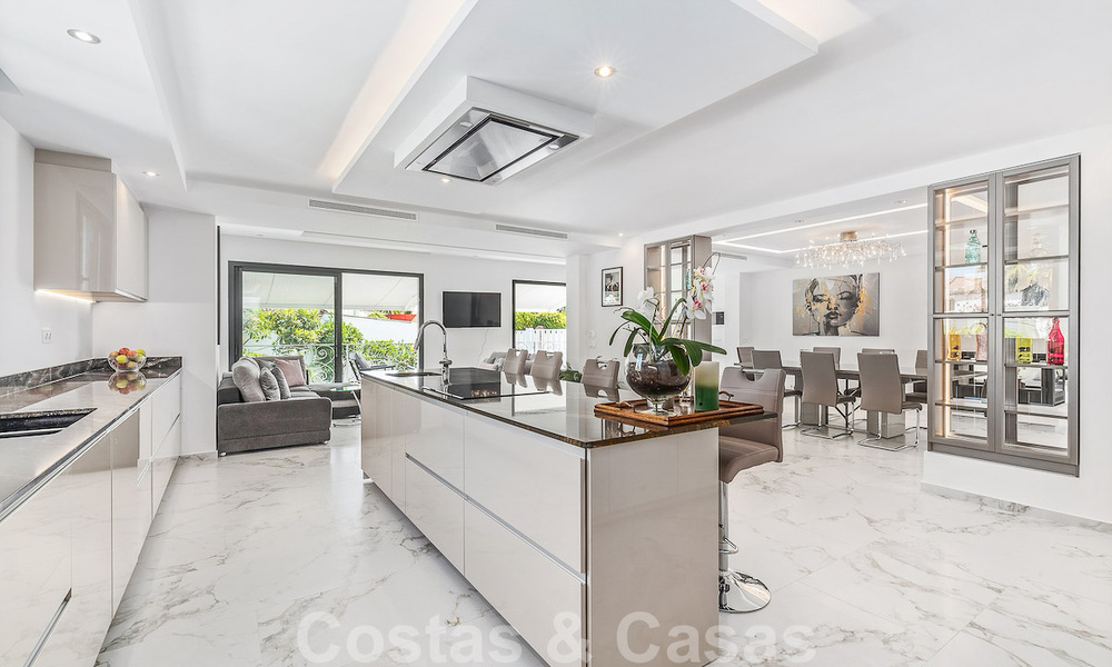 Instapklaar! Eén niveau villa te koop met 4 slaapkamers, op 400m van het strand op de New Golden Mile, Marbella - Estepona 50011