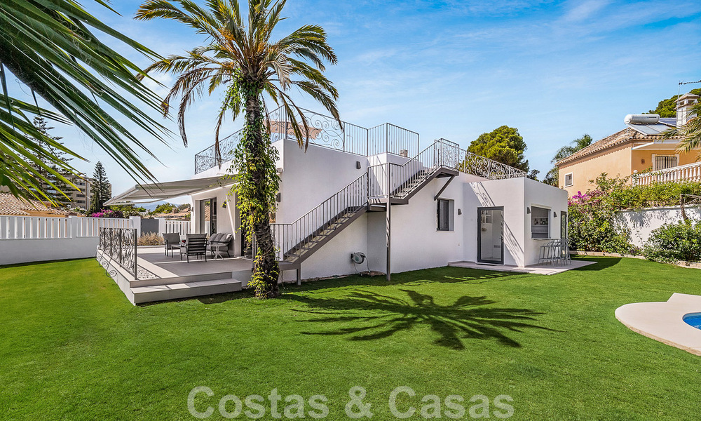 Instapklaar! Eén niveau villa te koop met 4 slaapkamers, op 400m van het strand op de New Golden Mile, Marbella - Estepona 50014