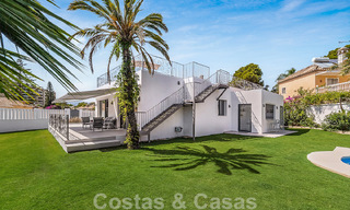 Instapklaar! Eén niveau villa te koop met 4 slaapkamers, op 400m van het strand op de New Golden Mile, Marbella - Estepona 50014 