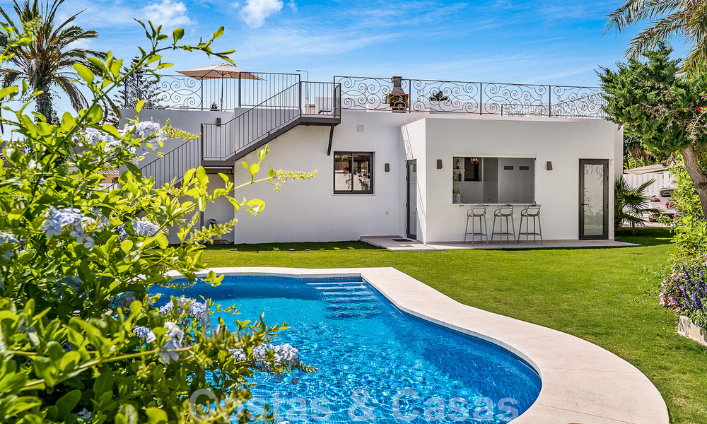 Instapklaar! Eén niveau villa te koop met 4 slaapkamers, op 400m van het strand op de New Golden Mile, Marbella - Estepona 50015