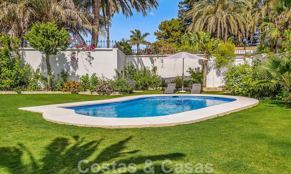 Instapklaar! Eén niveau villa te koop met 4 slaapkamers, op 400m van het strand op de New Golden Mile, Marbella - Estepona 50018