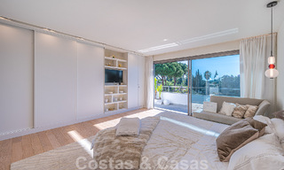 Sfeervolle luxevilla in contemporaine bouwstijl te koop met zeezicht, gelegen in een begeerde residentiële woonwijk op Marbella’s Golden Mile 50168 