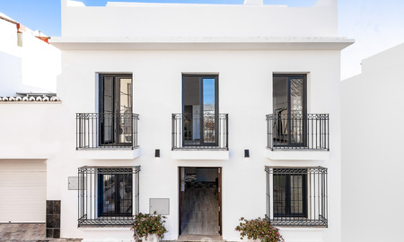 Schitterende townhouse te koop op wandelafstand van alle voorzieningen in het pittoresk oud centrum van Estepona 49854