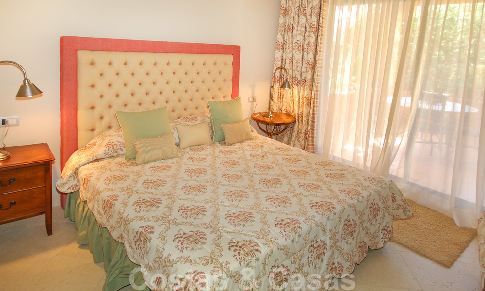 Luxe appartementen in Alhambra stijl te koop aan de strandzijde tussen Marbella en Estepona 25988