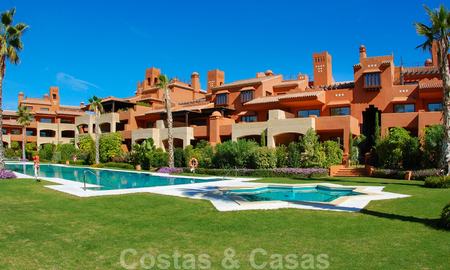 Luxe appartementen in Alhambra stijl te koop aan de strandzijde tussen Marbella en Estepona 25990