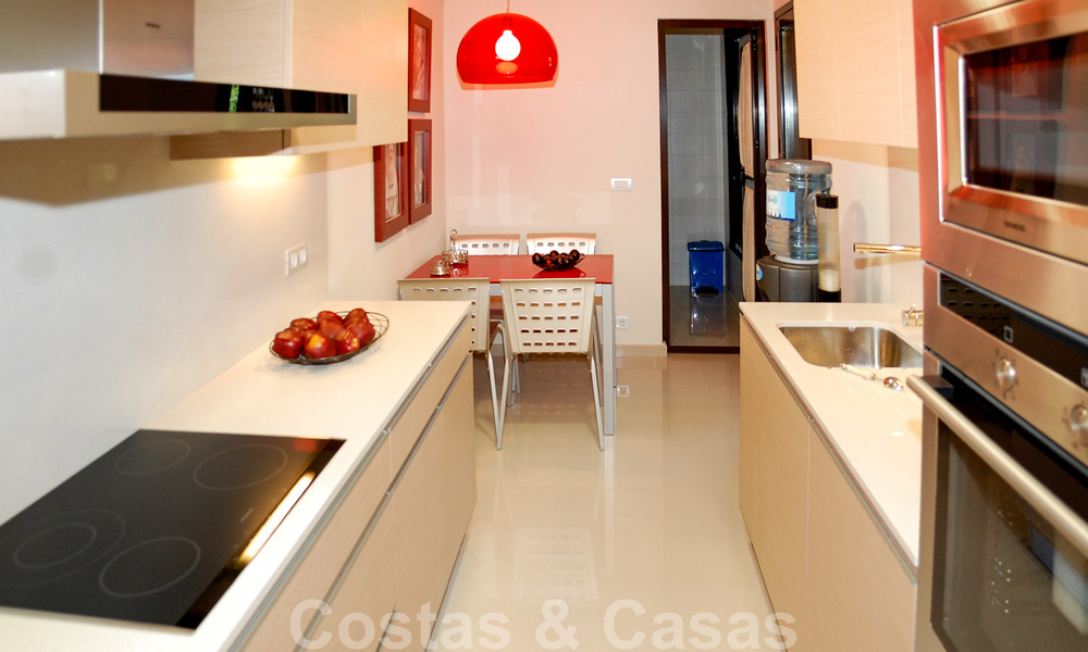 Luxe appartementen in Alhambra stijl te koop aan de strandzijde tussen Marbella en Estepona 25992