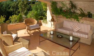 Luxe appartementen in Alhambra stijl te koop aan de strandzijde tussen Marbella en Estepona 25993 