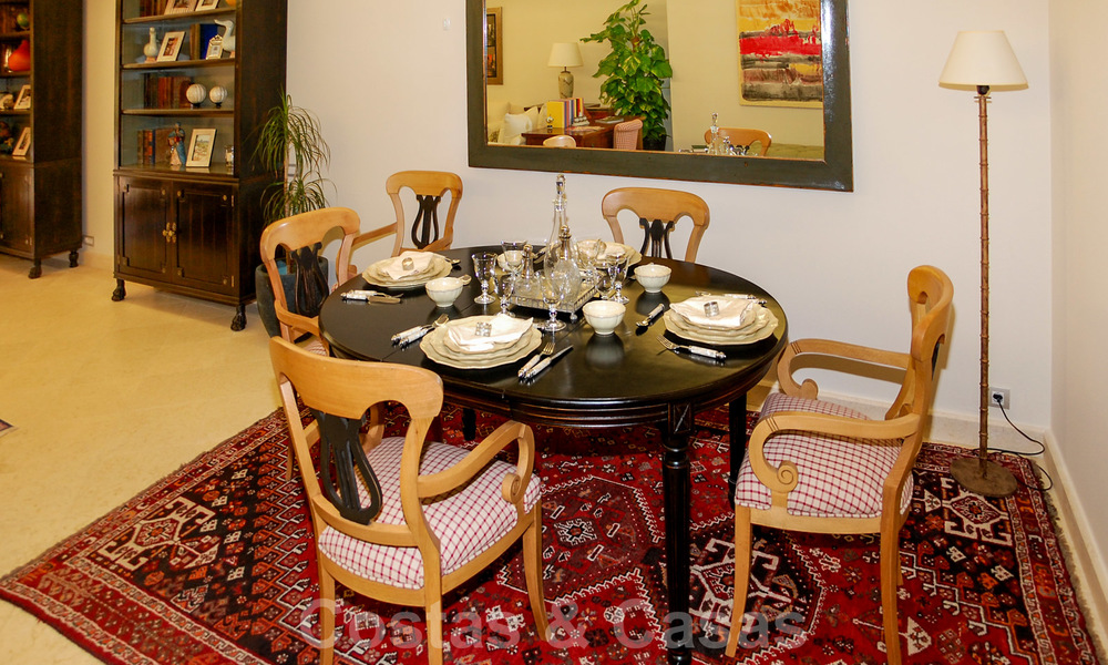 Luxe appartementen in Alhambra stijl te koop aan de strandzijde tussen Marbella en Estepona 25996
