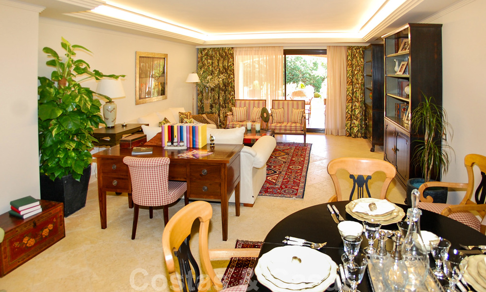 Luxe appartementen in Alhambra stijl te koop aan de strandzijde tussen Marbella en Estepona 25997