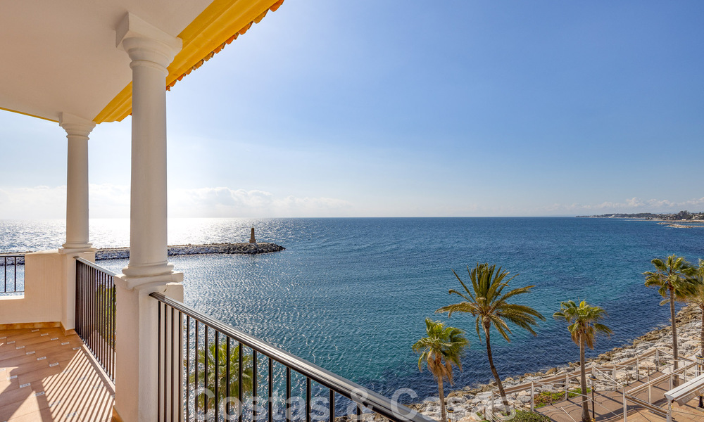 Gigantisch duplex penthouse te koop met adembenemend zeezicht op eerstelijnsstrand in de jachthaven van Puerto Banus, Marbella 49106