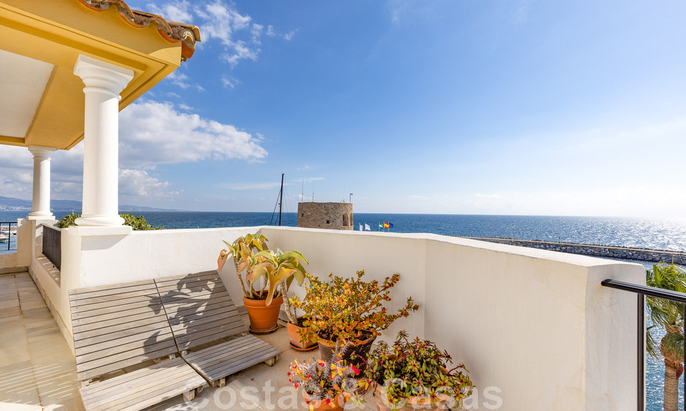 Gigantisch duplex penthouse te koop met adembenemend zeezicht op eerstelijnsstrand in de jachthaven van Puerto Banus, Marbella 49110