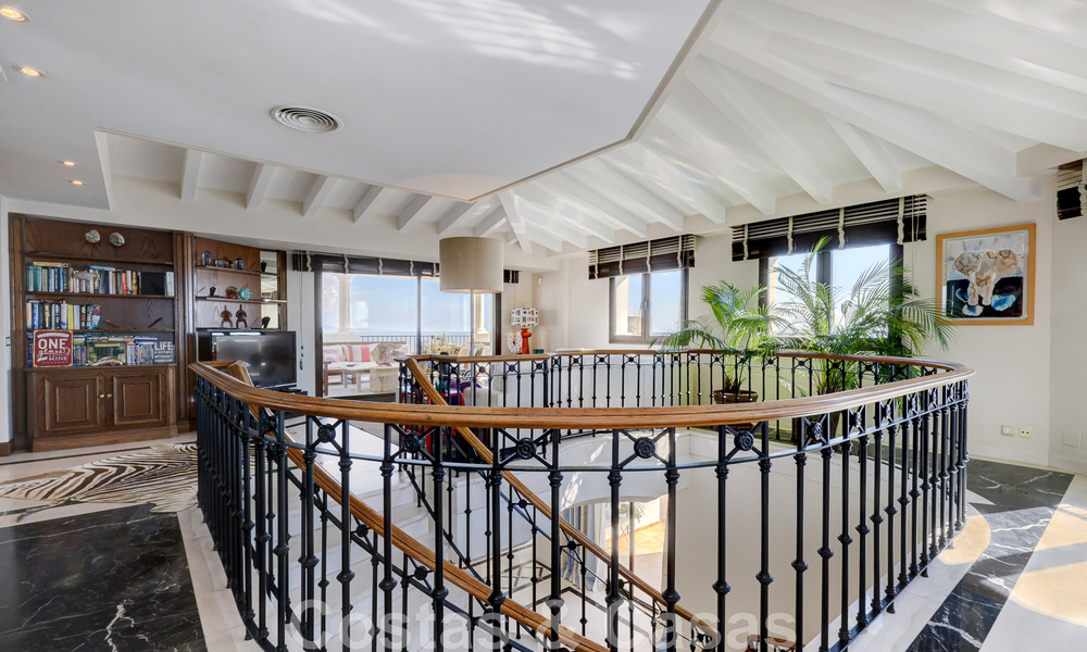 Gigantisch duplex penthouse te koop met adembenemend zeezicht op eerstelijnsstrand in de jachthaven van Puerto Banus, Marbella 49111