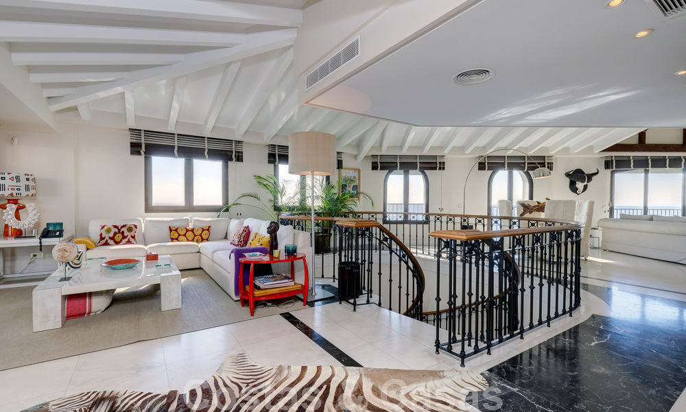 Gigantisch duplex penthouse te koop met adembenemend zeezicht op eerstelijnsstrand in de jachthaven van Puerto Banus, Marbella 49112