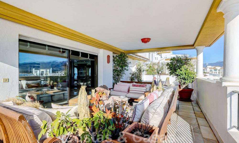 Gigantisch duplex penthouse te koop met adembenemend zeezicht op eerstelijnsstrand in de jachthaven van Puerto Banus, Marbella 49129