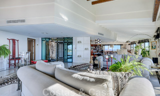 Gigantisch duplex penthouse te koop met adembenemend zeezicht op eerstelijnsstrand in de jachthaven van Puerto Banus, Marbella 49141 