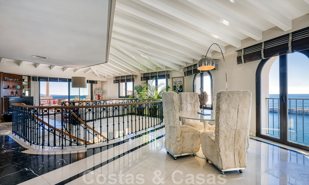 Gigantisch duplex penthouse te koop met adembenemend zeezicht op eerstelijnsstrand in de jachthaven van Puerto Banus, Marbella 49143