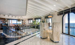 Gigantisch duplex penthouse te koop met adembenemend zeezicht op eerstelijnsstrand in de jachthaven van Puerto Banus, Marbella 49143 